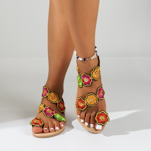 Sandalias Planas Boho para Mujer con Bordado, Adorno de Plumas de Pavo Real y Correa en el Tobillo, Zapatos de Playa para Verano - Product Image 3