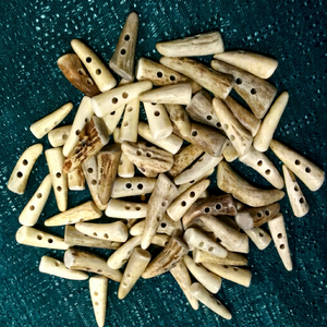 Botones de hueso ecológicos, botones de búfalo grabados a medida, botones de hueso natural, botones de ángel tallados al por mayor - Product Image 1