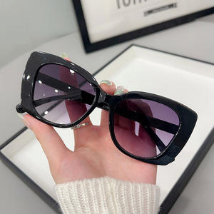 Nuevas Gafas de Sol Pequeñas para Mujer con Protección UV y Caras Brillantes, Gafas de Celebridades de Internet de Alta Moda - Product Image 2