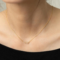 Collier délicat en argent 925 plaqué or 18 carats avec pendentif branche de feuille et zircon cubique