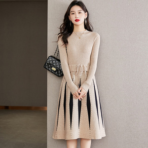 เดรสไหมพรมทรงเอไลน์ยาวระดับเข่า แต่งเข็มขัดลายเรขาคณิต สำหรับฤดูใบไม้ร่วง  บริการ OEM ไนลอน - Product Image 3