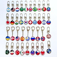 Porte-clés en métal avec pendentif drapeau de football en acier inoxydable, idéal comme cadeau