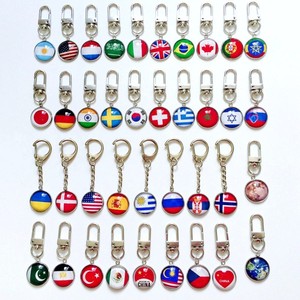 Porte-clés en métal avec pendentif drapeau de football en acier inoxydable, idéal comme cadeau - Product Image 3