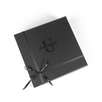 Boîte cadeau en papier rigide de luxe sur mesure, noir mat, boutique, boîte à vêtements magnétique, doublure en éponge, insert en satin imperméable