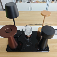 Lámpara de mesa inalámbrica LED de carga inalámbrica Qi con batería recargable para hotel restaurante hogar decorativo