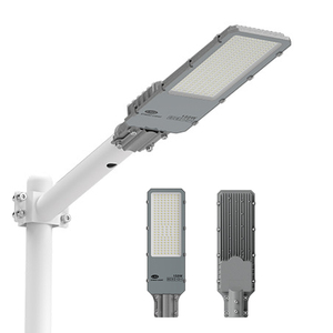 Lampadaire LED extérieur IP66 200W résistant aux intempéries avec abat-jour en aluminium, idéal pour les zones tropicales et côtières - Product Image 3