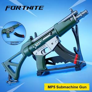 Venta al por mayor Fort's Night Game Accesorios P90 Subfusil Modelo Juguetes para niños <span class=keywords><strong>Armas</strong></span> de aleación de zinc Llavero Colgante de calidad - Product Image 2