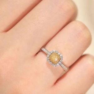 Bague de fiançailles Xinfly avec diamant jaune taille coussin de 0,56 carat, bijoux en or pur 18 carats - Product Image 4