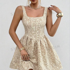 Bajo MOQ varios diseños texturizados 3D con múltiples colores en stock Jacquard para diseñadores de telas que hacen ropa informal de fiesta para mujeres - Product Image 1