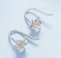 Boucles d'oreilles à crochet en acier inoxydable Inspire Jewelry, motif fleur de lys, Brise douce