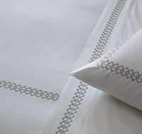 Ensemble de draps de broderie design élégant 100% coton satin 300TC 400TC ensemble de draps de lit de couleur blanche