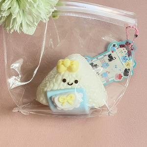 Jouet anti-stress en silicone de qualité alimentaire, design adorable, boule de riz triangulaire de 6 cm, incroyablement réaliste, pour tous les âges - Product Image 3