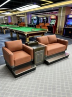 Ensemble canapé et table basse en cuir pour salles de billard, avec options de sièges simples ou doubles, idéal pour l'observation en lounge