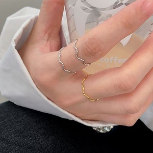 Anello da donna a cerchio liscio con texture a ghiaccio frantumato ultra-fine, versatile, tre colori opzionali, anello da dito o anello per il pollice, best seller - Product Image 2