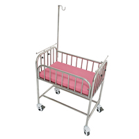 Vente en gros 4 roulettes pour hôpital en acier inoxydable lit de bébé médical chariot nouveau-né lit de berceau mobile