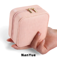Groothandel draagbare vierkante PU lederen juwelendoos reis etui met rits mini cadeau juwelendoos opbergdoos aangepaste logo