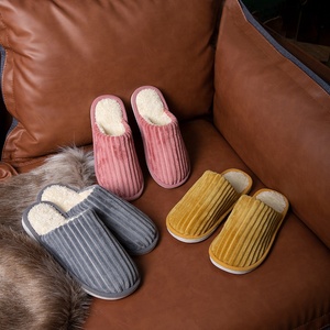Nouveau design en gros couleur unie maison fond mou silencieux soie coton <span class=keywords><strong>laine</strong></span> chaud intérieur Couple chaud dames <span class=keywords><strong>pantoufles</strong></span> pour hommes - Product Image 1
