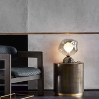 Lampe de table de style Bulgari pour chambre à coucher, lampe d'ambiance italienne de luxe haut de gamme en verre façonné pour chambre.