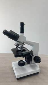 Microscopio Biológico Trinocular WISDOM XSZ-107SM con Lente de Aceite 100X, Ocular WF10X, Plataforma de 132x140mm - Product Image 2