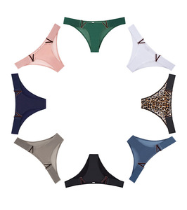 Bragas <span class=keywords><strong>de</strong></span> ropa interior <span class=keywords><strong>de</strong></span> moda sexy <span class=keywords><strong>de</strong></span> nailon brillante <span class=keywords><strong>de</strong></span> espera <span class=keywords><strong>de</strong></span> cintura baja <span class=keywords><strong>con</strong></span> letras en V <span class=keywords><strong>de</strong></span> metal para <span class=keywords><strong>mujer</strong></span> - Product Image 6