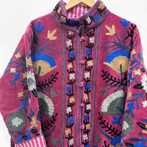 Chaqueta Corta Bordada Suzani de Terciopelo Floral con Forro y Botones Hechos a Mano para Mujer - Product Image 1
