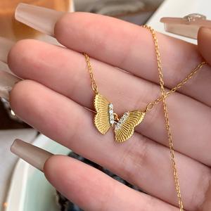 Collar de Plata de Ley S925 con Lazo Dinámico para Mujer, Diseño de Nicho de Alta Gama, Toque de Lujo, Temperamento Versátil con Circonita - Product Image 3