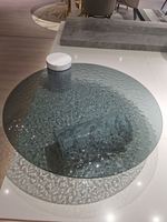 Table basse en verre trempé avec base cylindrique en marbre blanc