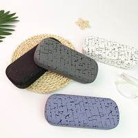 Vente en gros d'étuis à lunettes en cuir de luxe étuis métalliques rigides pour lunettes de soleil haut de gamme avec logos personnalisés