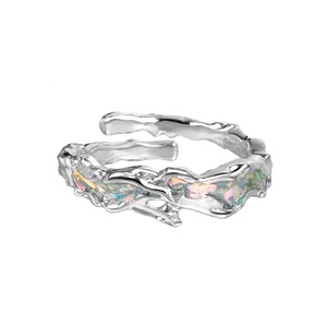 Bague pour femme en argent sterling S925 de haute qualité, à texture irrégulière et effet aurore irisé, tendance et élégante - Product Image 6