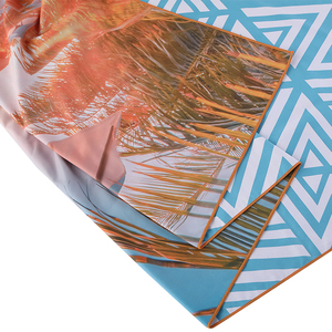 Toalla de Playa de Microfibra Absorbente de Secado Rápido con Estampado Floral para Todas las Estaciones, Sublimación, Reciclada, Libre de Arena, Venta al Por Mayor - Product Image 4
