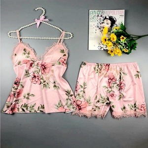 Pyjamas en soie sexy pour femmes, nouveau style transfrontalier, ensemble deux pièces fin d'été (caraco et short) pour la maison - Product Image 3