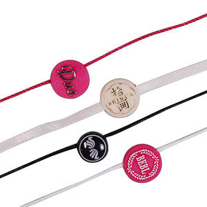 Etiqueta Colgante de Plástico con Logotipo Impreso en Relieve con <span class=keywords><strong>L</strong></span>ámina Dorada, Precio de Fábrica, Marca Personalizada, para Prendas de Vestir - Product Image 6