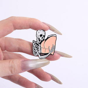 Pin de esmalte divertido con diseño de trasero de esqueleto, broche de metal creativo con diseño de calavera, insignia de solapa, joyería, regalo para amigos, venta al por mayor - Product Image 4