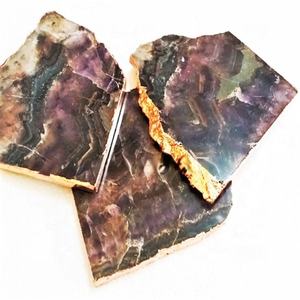 Sous-verres en améthyste naturelle avec bordure en or rose, tranches d'agate, artisanat en cristal, pierres naturelles, roches, minéraux, Feng Shui, faits à la main - Product Image 1