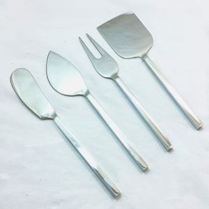 Juego de cuchillos de queso de acero inoxidable de alta calidad con mango de madera Cubiertos de metal sostenibles para el hogar Viajes Bodas Juegos de regalo - Product Image 1