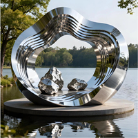 RUNJIN RJ-228 Sculpture de cheval abstraite moderne en acier inoxydable, forgée à la main, polie, surface miroir 8K, motif vague de ruban galopant