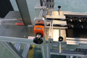 Machine d'étiquetage <span class=keywords><strong>automatique</strong></span> de vêtements RFID SKILT avec dispositif d'alimentation/collecte, haute précision - Product Image 3