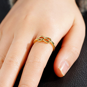 Anello a Forma di Otto Infinito per Donne, Gioiello Minimalista alla Moda - Product Image 2