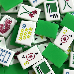 Juego de Mahjong Acrílico de Lujo Moderno Personalizado, Fichas de Mahjong Decorativas de Plástico Ecológico Grabadas, Juego de Mahjong Americano de 160 Piezas - Product Image 4
