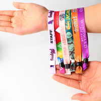 Cadeau promotionnel Logo personnalisé Vente en gros Bracelets de festival d'événement Bracelets en polyester tissé Bracelets en tissu pour concert
