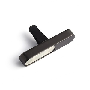 คลิปหนีบปรับอากาศในรถยนต์ ผลิตจากโลหะผสมสังกะสีคุณภาพสูง พร้อมน้ำหอมปรับอากาศในรถยนต์ - Product Image 3