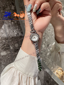 Conjunto de Pulseras de Lujo Marca H para Mujer, Elegante Accesorio de Cristal con Pedrería, Reloj de Cuarzo Moderno, Estilo Ejecutivo - Product Image 3
