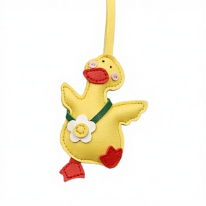 Porte-clés en cuir motif canard de dessin animé, breloque créative pour sac, pendentif de voiture de luxe tendance - Product Image 2