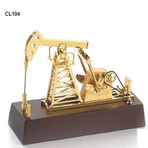 Mô Hình Derrick Dầu Thủ Công - Product Image 1