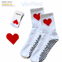 Chaussettes de yoga antidérapantes en silicone à motif cœur, tricotées côtelées, pour femmes, avec logo personnalisé OEM, idéales pour le Pilates et le fitness printanier