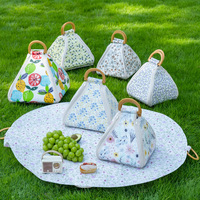 Tapis de pique-nique floral pliable 2-en-1 réutilisable, sac de transport, couverture de plage ronde en coton imperméable, coussin épais anti-humidité avec poignée en bois