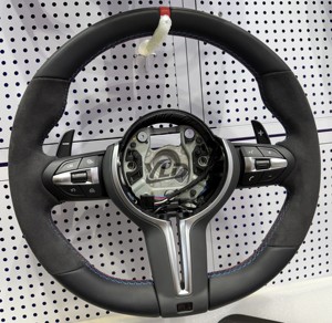 Volant M Performance avec garniture en carbone sec et LED pour BMW F10 M5 F20 F30 M3 F80 M4 F82 M2 F87 F90 F11 F13 E90 E92 - Product Image 4