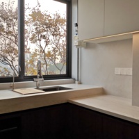 Système d'armoires de cuisine en bois massif minimaliste italien de luxe, meubles de cuisine modulaires modernes sur mesure, armoires haut de gamme