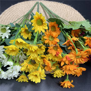 QSLH Ti317 <span class=keywords><strong>Petit</strong></span> <span class=keywords><strong>Bouquet</strong></span> <span class=keywords><strong>De</strong></span> <span class=keywords><strong>Fleurs</strong></span> Coloré Daisy Décorations <span class=keywords><strong>De</strong></span> Fête Chrysanthème Daisy Pour La Décoration <span class=keywords><strong>De</strong></span> Mariage Arrangement Floral - Product Image 2