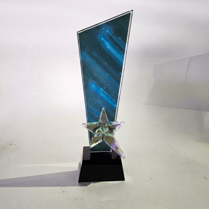 Trofeo de Cristal Premium con Acabado de Vidrio Transparente para Premios de Liderazgo y Programas de Apreciación a Empleados. - Product Image 1